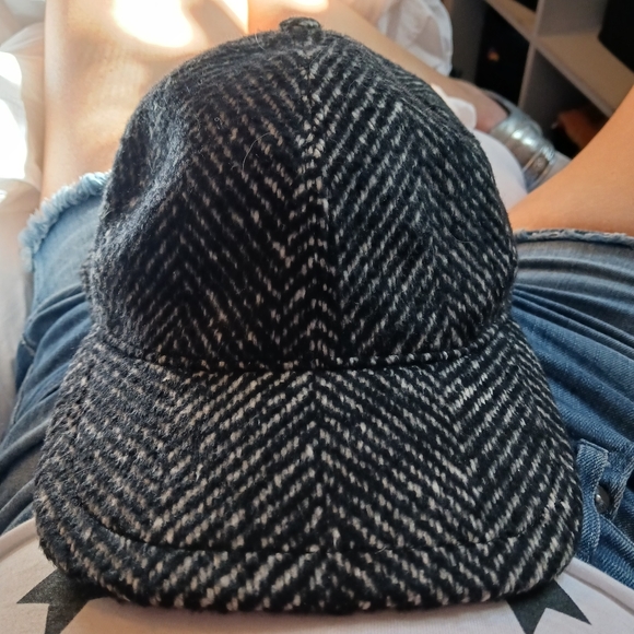 New Burberry Hat - Picture 4 of 6